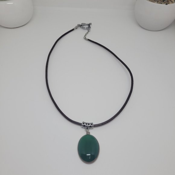 15" Distressed Leather Necklace with Emerald Green Pendant and toggle clasp - Picture 5 of 7